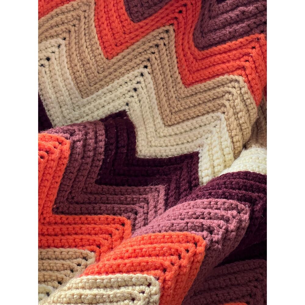 Vintage Crochet blanket with chevron zig zag rows and edges - Picture 2 of 3